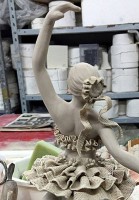 /album/lavorazione-arigianale-della-porcellana-di-capodimonte-/eleganti-statuine-che-si-caratterizzano-per-lo-stile-raffinato-e-la-cura-dei-particolari-collezione-ballerine-oro-bianco-jpg/